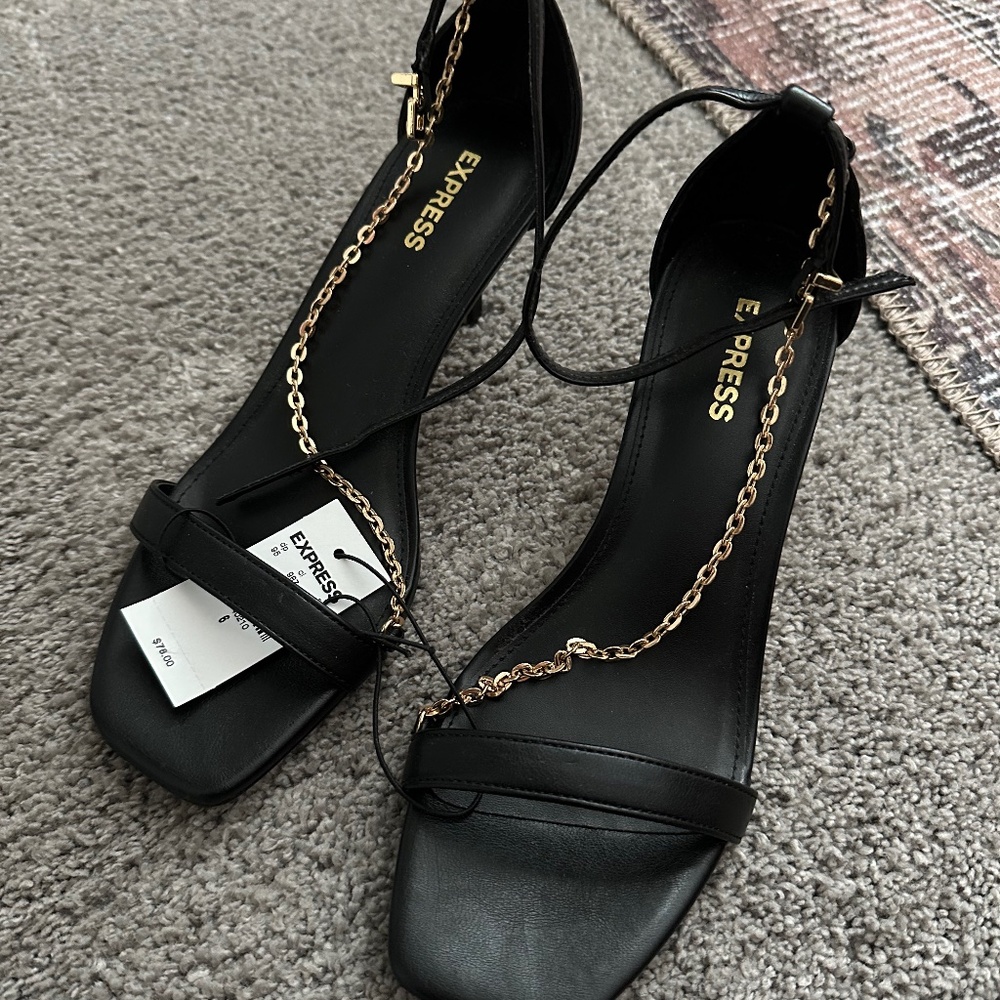 Express sandals with gold chain size 6 NWT